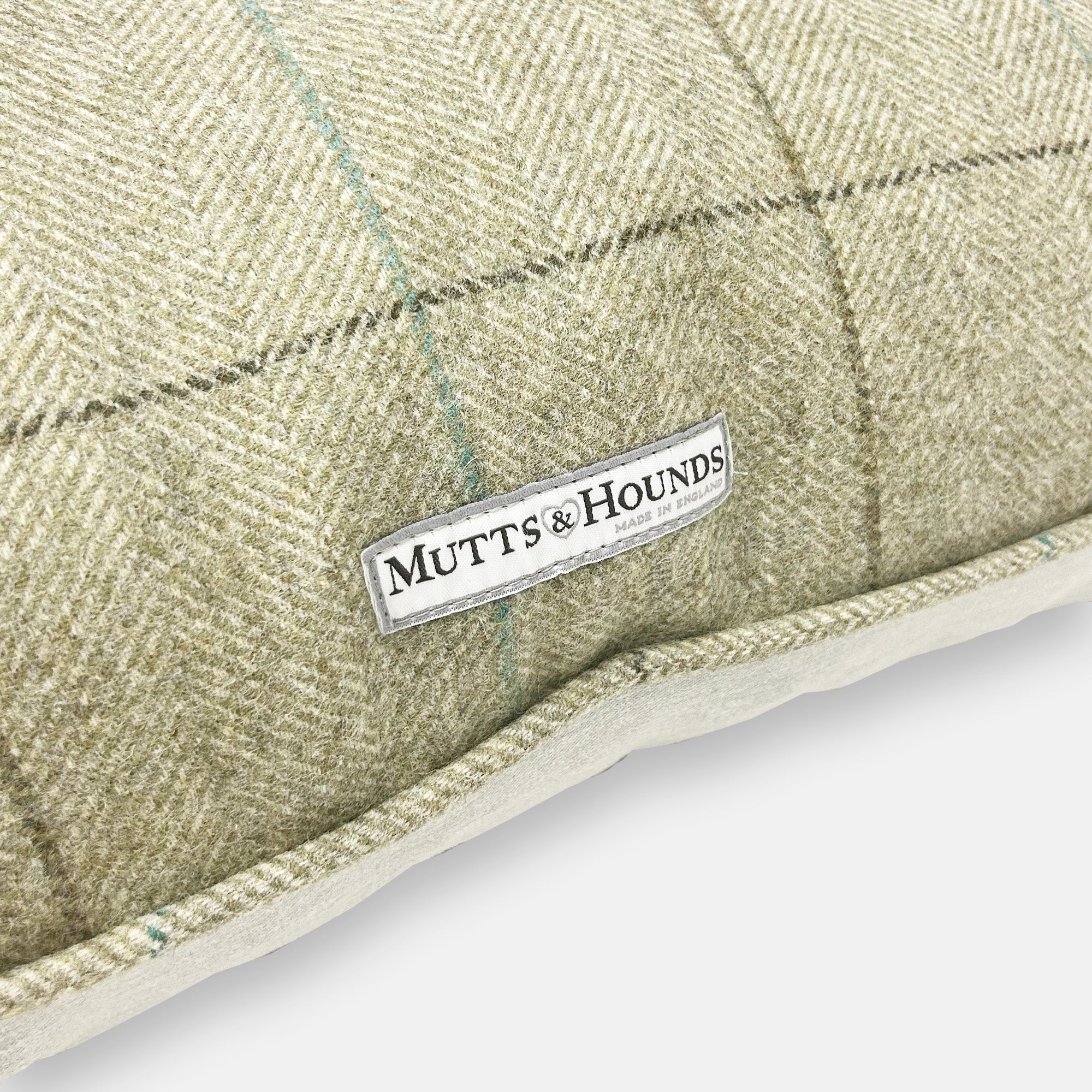 Willow Check Tweed Pillow Dog Bed