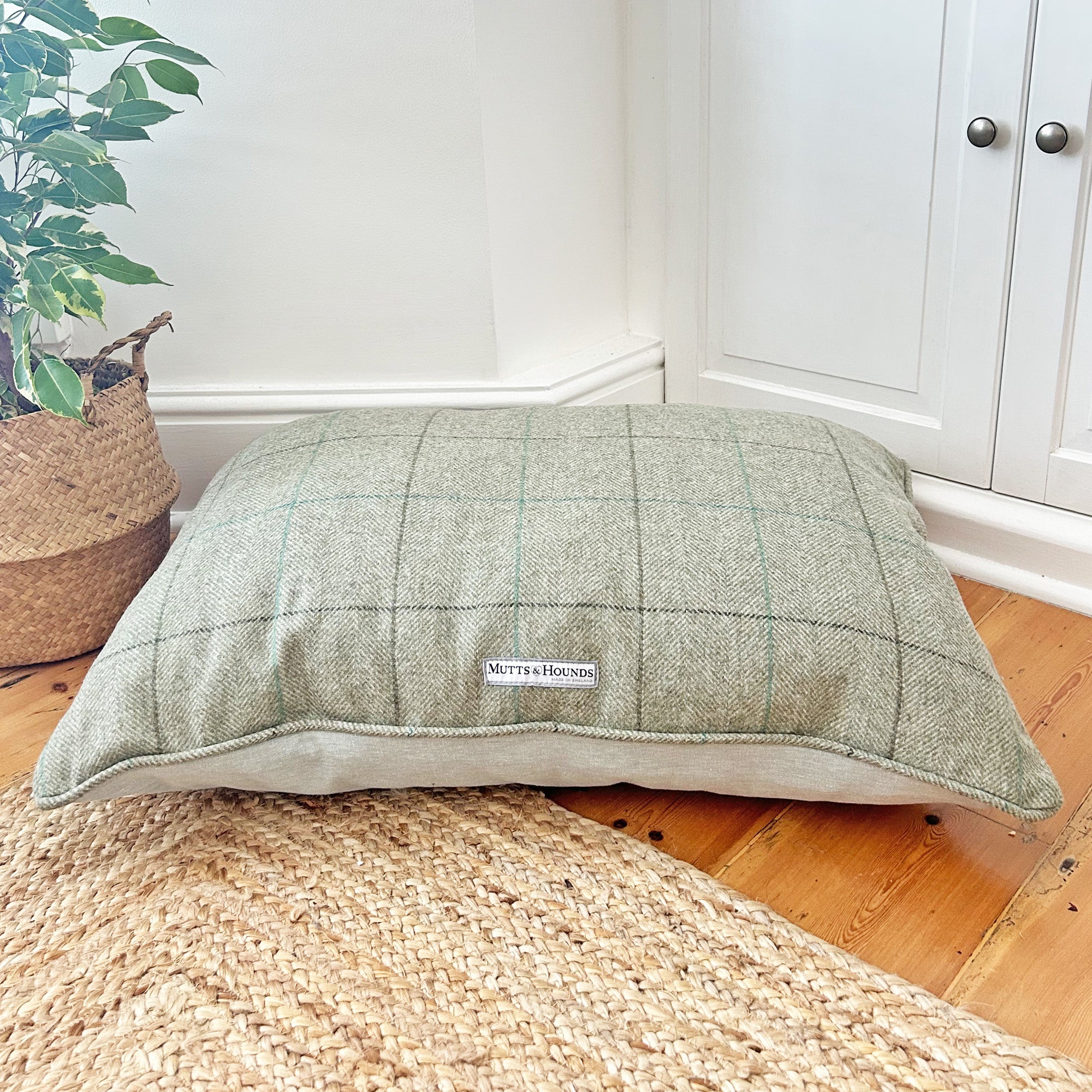 Willow Check Tweed Pillow Dog Bed